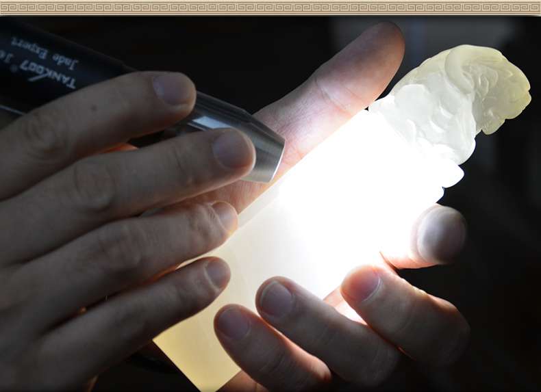 照玉強光手電筒不只可以鑒定琥珀，還可以鑒別各種的玉石、原石